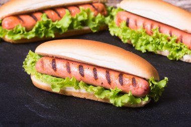 Barbekü ızgara sosis