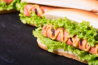 Barbekü ızgara sosis