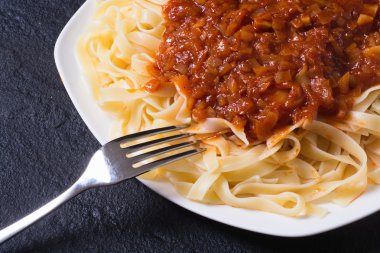 Makarna tagliatellei domates ile