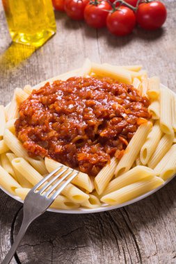 Penne makarna tagliatellei domates ile