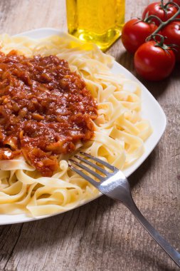 Makarna tagliatellei domates ile