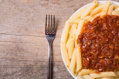 Penne makarna tagliatellei domates ile