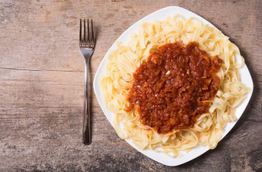 Makarna tagliatellei domates ile