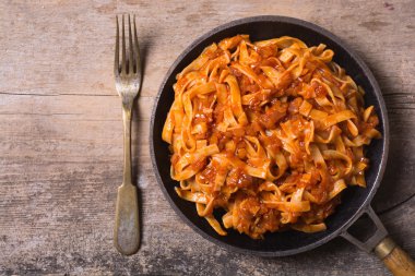 Makarna tagliatellei domates ile