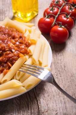 Penne makarna tagliatellei domates ile