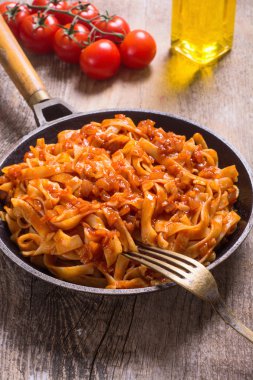 Makarna tagliatellei domates ile 