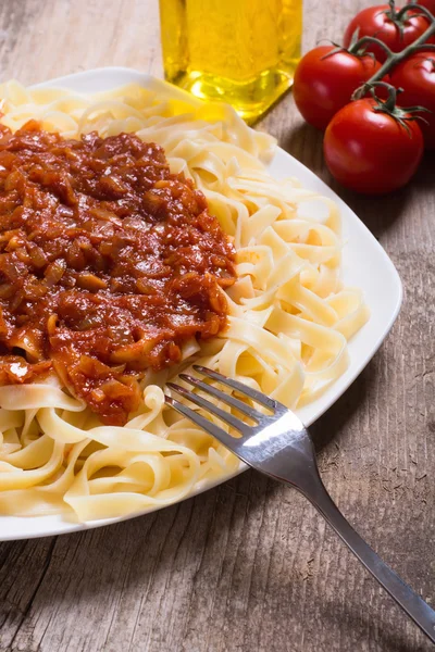 Makarna tagliatellei domates ile