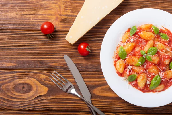 Italiensk Hemlagad Potatis Gnocchi Med Tomatsås Livsmedelsbakgrund — Stockfoto