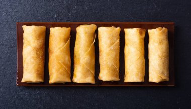 Asya yemekleri. Kırsal alanda sebzeli kızarmış börek.