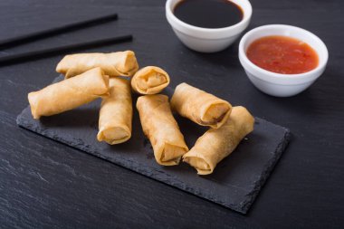 Asya yemekleri. Kırsal alanda sebzeli kızarmış börek.