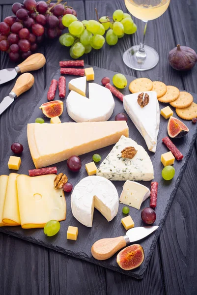 Plateau Fromage Avec Fruits Collation Délicatesse Fond Alimentaire — Photo