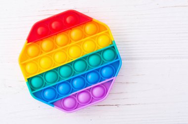 Çocuk rahatlığı için renkli oyuncaklar - Patlat