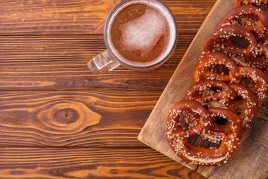 Bretzel - geleneksel Bavyera yemeği, bira festivaline - Ekim Festivali