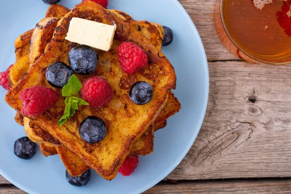 French Toast Berries Honey Sweet Food Background Breakfast — Stock Photo, Image