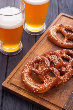 Bretzel - geleneksel Bavyera yemeği, bira festivaline - Ekim Festivali