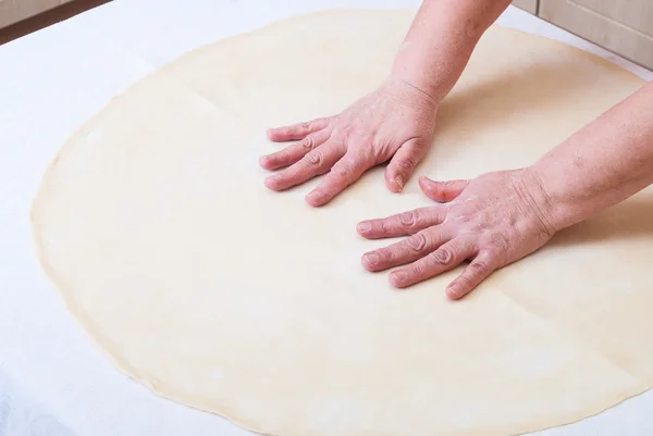 Knead dough — Stock Photo, Image