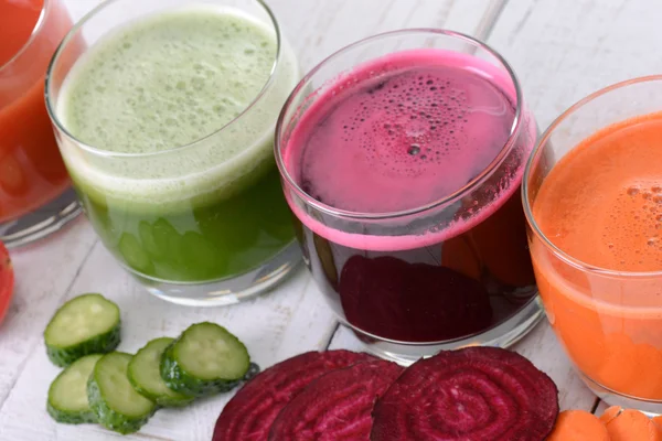 Gemüsesaft Karotten-Gurken-Tomate — Stockfoto