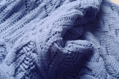 Mavi örgü yün