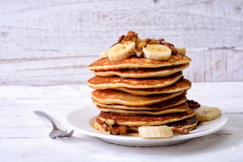 Pancakes with banana & walnut