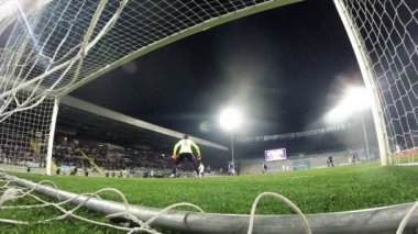 Futbolcu gol bar vurdu. GoPro Hero atış