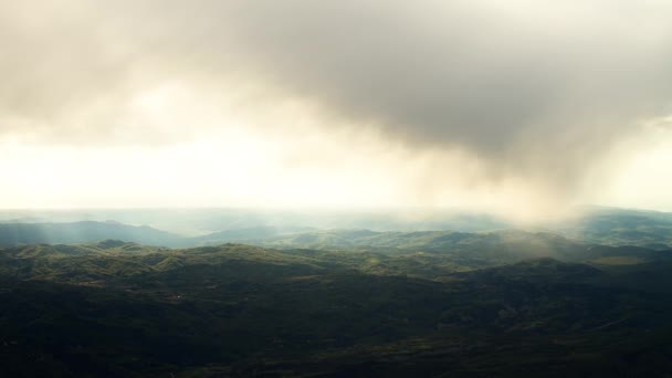 Time-lapse di nuvole attraverso il paesaggio — Video Stock