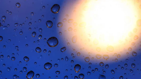Капли Дождя Пузырьки Оконном Стекле Солнце Светит — стоковое фото