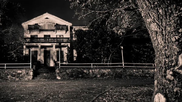 Casa de terror embrujada abandonada — Foto de Stock