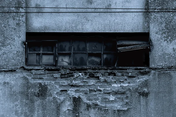 Horror scene - Zombies behind the grunge windows — Stock Photo, Image