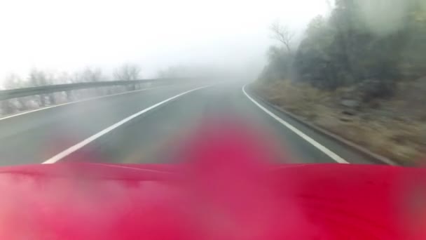 Вождение автомобиля в плохих погодных условиях . — стоковое видео