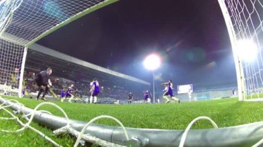 Futbol kalecisi iş başında