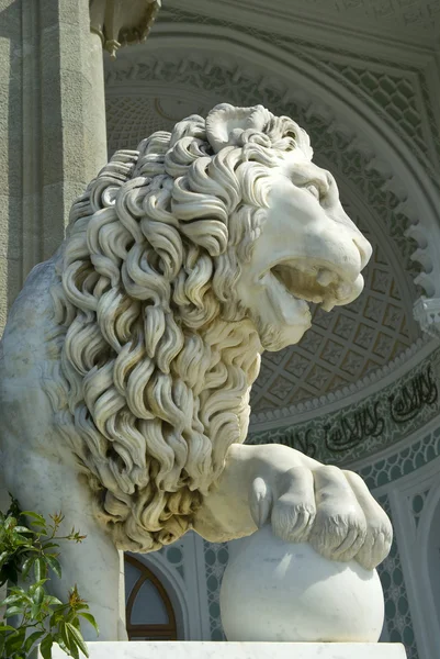 Escultura de león en el Palacio de Vorontsov — Foto de Stock