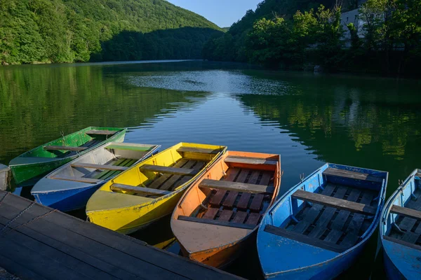 Multicolored boats on lake — Stock Photo, Image