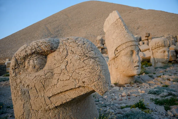 Ptah et autres statues sur le mont Nemrut — Photo