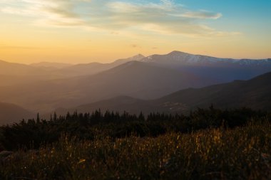 Dağlarda güzel sabah
