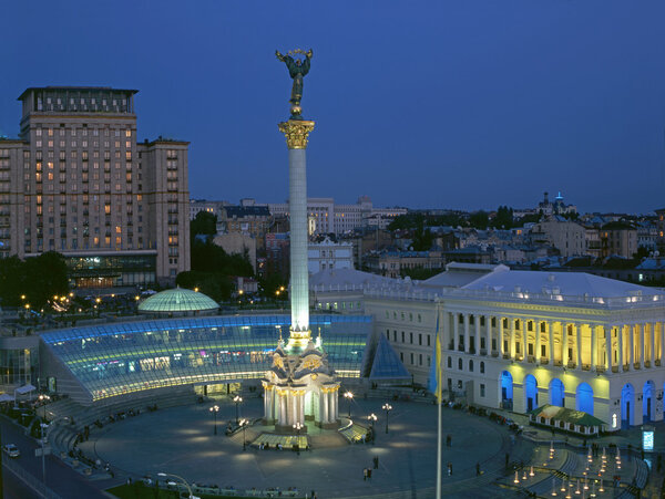 Maidan Nezalezhnosti square at evening