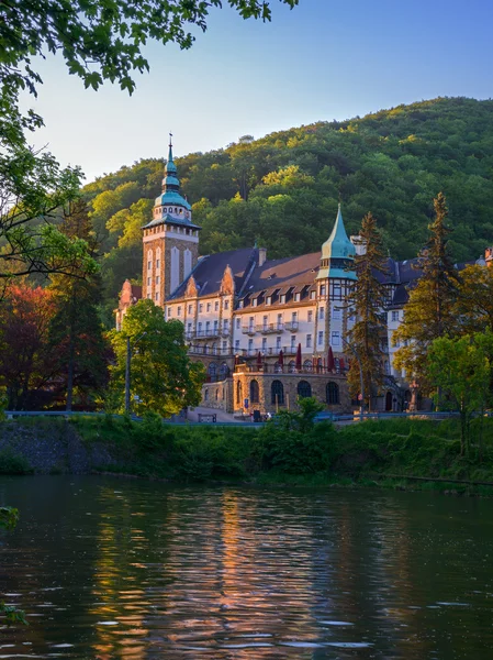 Lillafüred palace bland vacker natur — Stockfoto