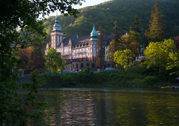 Lillafüred Palast umgeben von wunderschöner Natur — Stockfoto