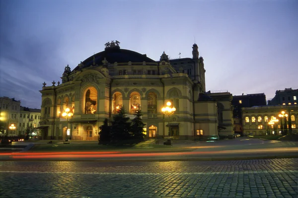 Nationaloper am Abend — Stockfoto