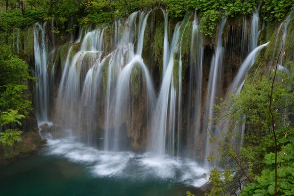 Massive waterfall in Plitvice Lakes — Stock Photo, Image