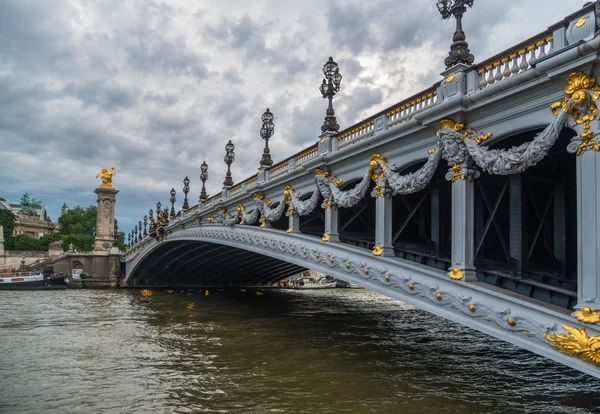 Мост Александра III в Париже — стоковое фото