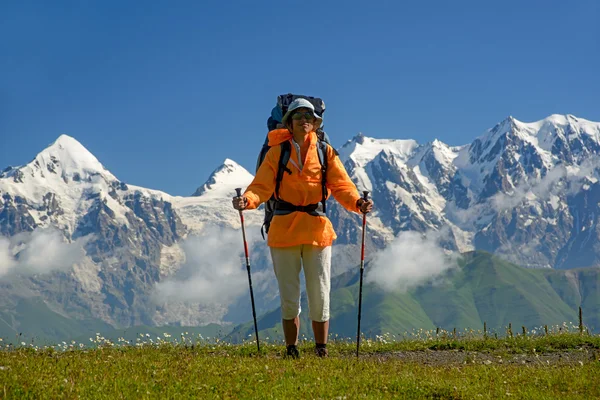 Summer mountain travel — Stock Photo, Image