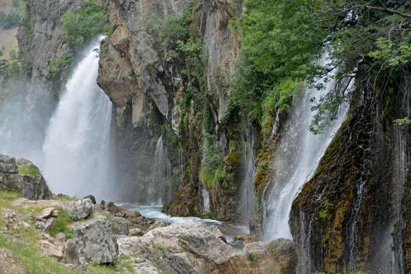 Kapuzbashi vattenfall s _ Turkiet — Stockfoto