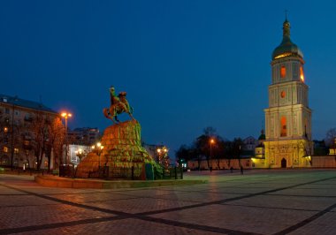 Saint Sophia'nın Meydanı gece 