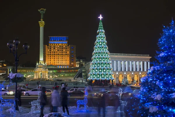 Новорічно-різдвяні прикраси Майдан Незалежності площа — стокове фото