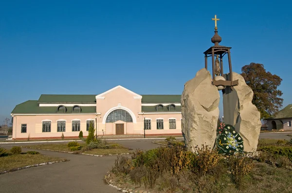 Estación Tren Halych Monumento Los Ucranianos Deportados Cielo Azul Fondo —  Fotos de Stock