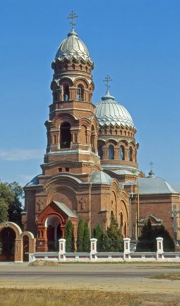 Hemelvaart Kerk Tegen Blauwe Lucht Achtergrond Trostyanets Regio Sumy — Stockfoto