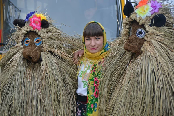 Tsjernivtsi Tsjernivtsi Oblast Oekraïne 2013 Malanka Parade Tsjernivtsi Karakters Rieten — Stockfoto