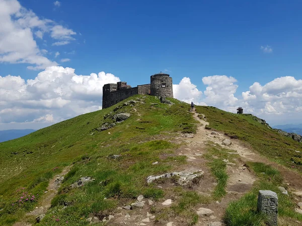 Alte Sternwarte Auf Dem Pip Ivan Berg Blauer Himmel Hintergrund — Stockfoto