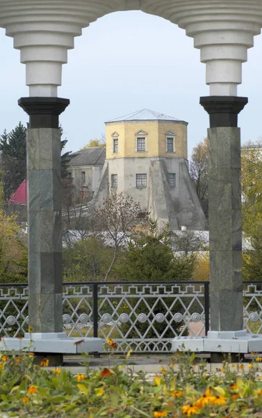 Widok Pałacu Ksido Przez Fragment Kollonady Architektura Kurortu Khmilnyk Stare — Zdjęcie stockowe