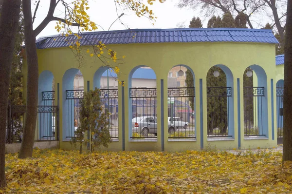 Khmilnyk Resort Mlitary Sanatorium Venkovní Výhled Žluté Listy Popředí — Stock fotografie